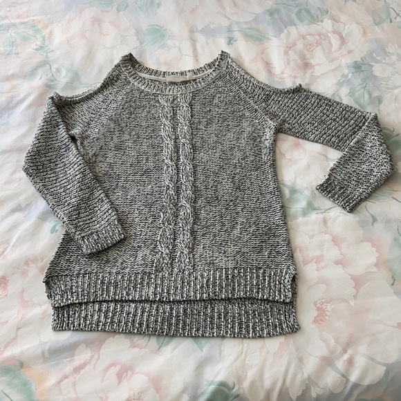 Open shoulder sweater - Picture 1 of 6